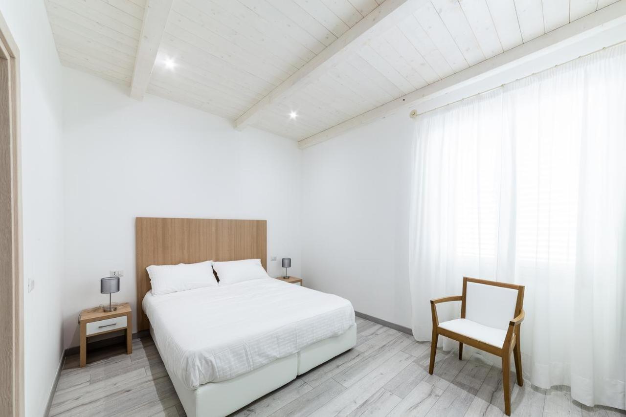 אולביה La Promenade Rooms & Suites מראה חיצוני תמונה