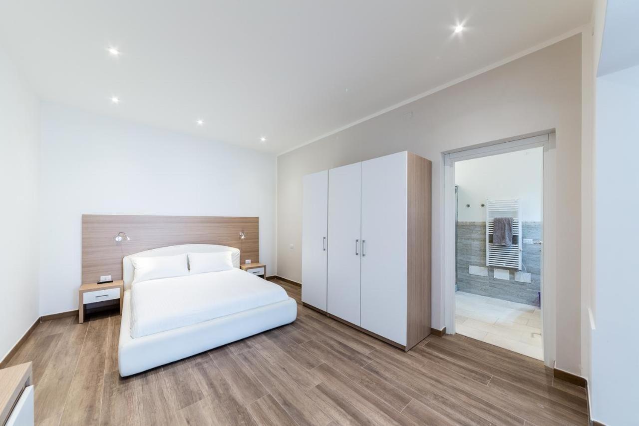אולביה La Promenade Rooms & Suites מראה חיצוני תמונה
