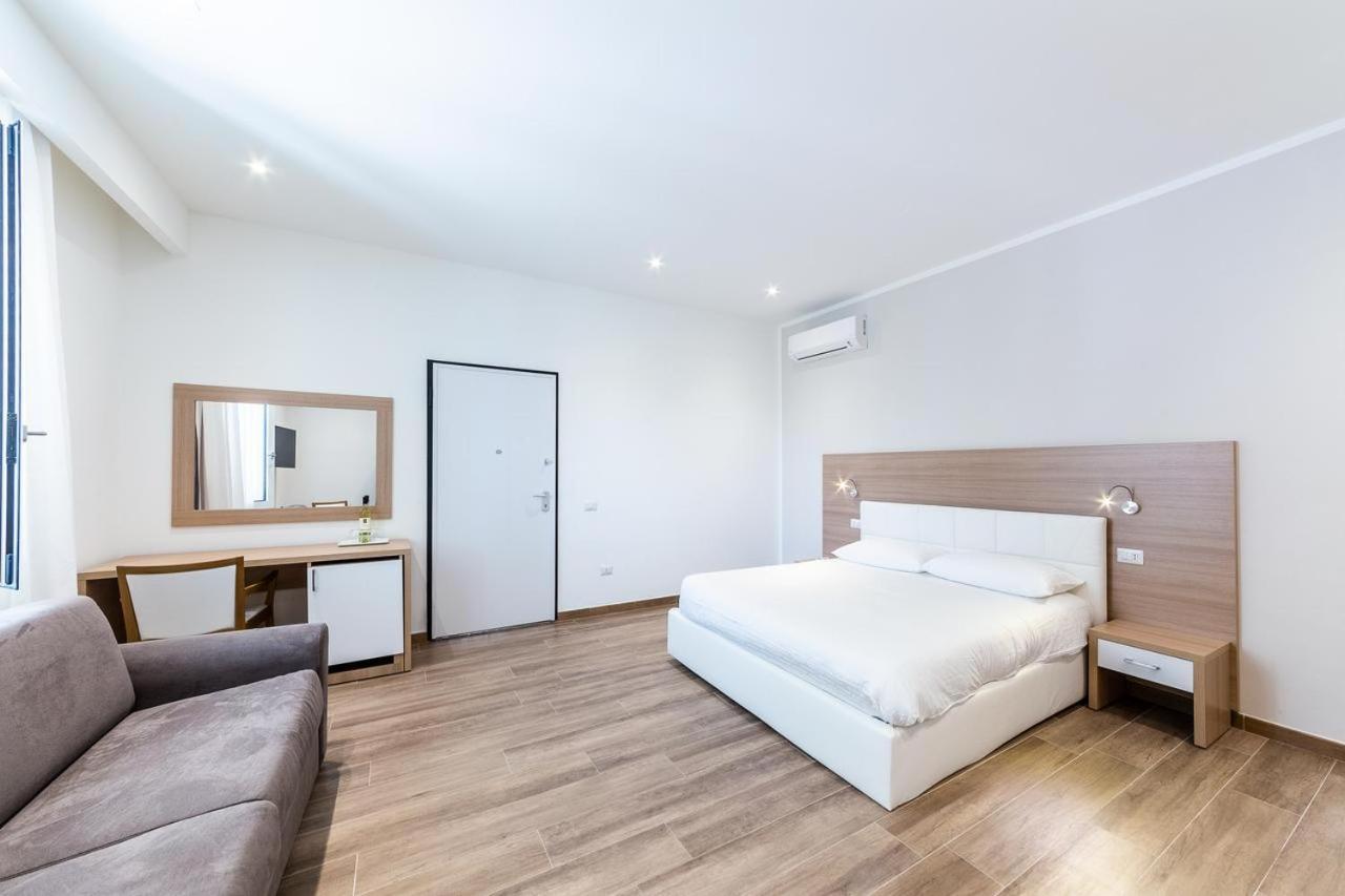אולביה La Promenade Rooms & Suites מראה חיצוני תמונה