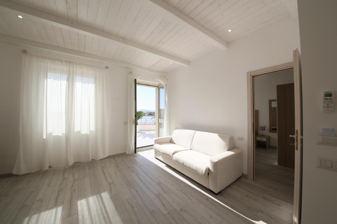 אולביה La Promenade Rooms & Suites מראה חיצוני תמונה