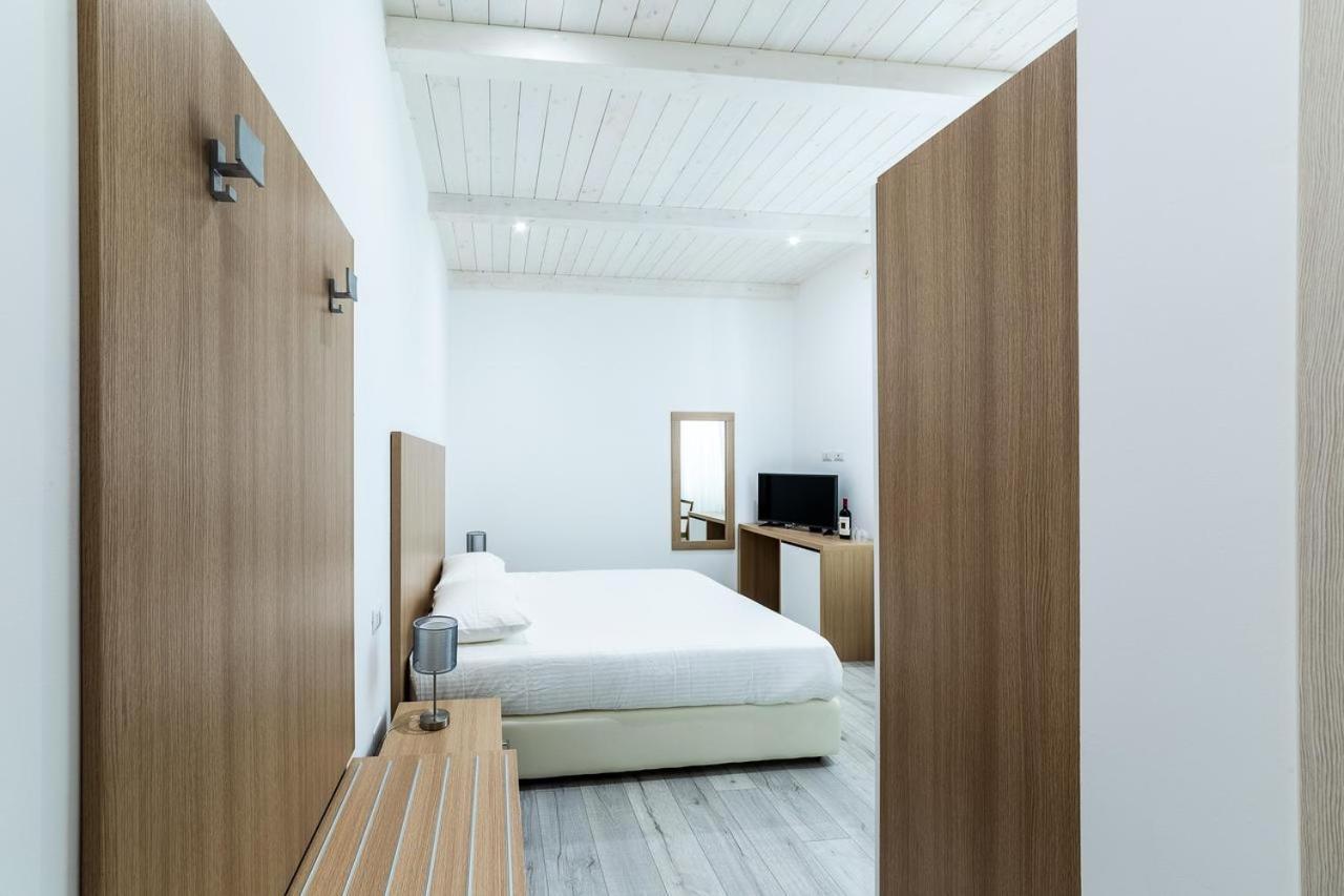 אולביה La Promenade Rooms & Suites מראה חיצוני תמונה
