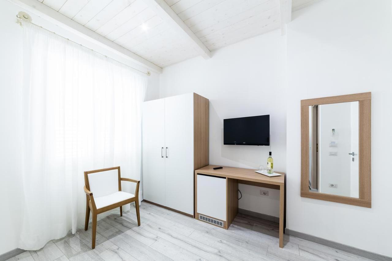 אולביה La Promenade Rooms & Suites מראה חיצוני תמונה