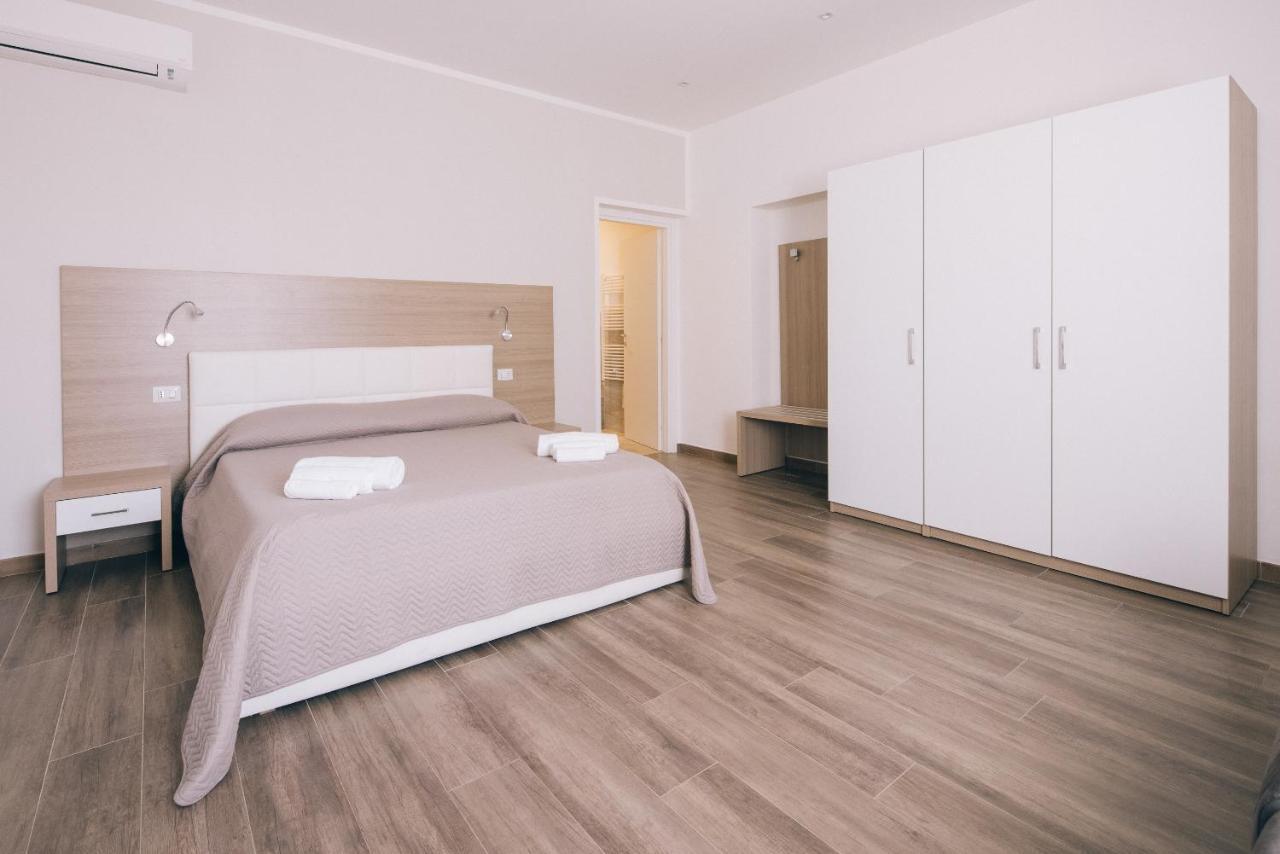 אולביה La Promenade Rooms & Suites מראה חיצוני תמונה