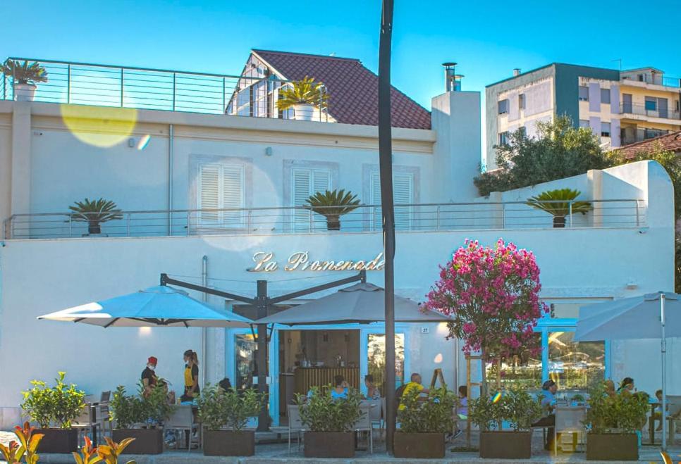 אולביה La Promenade Rooms & Suites מראה חיצוני תמונה